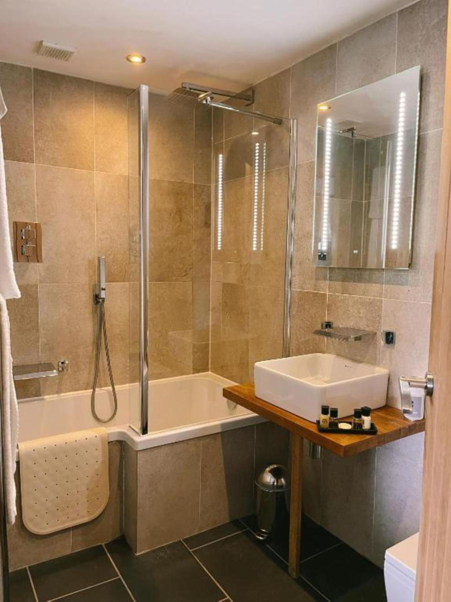 The Cheviot Hotel Белингъм Екстериор снимка